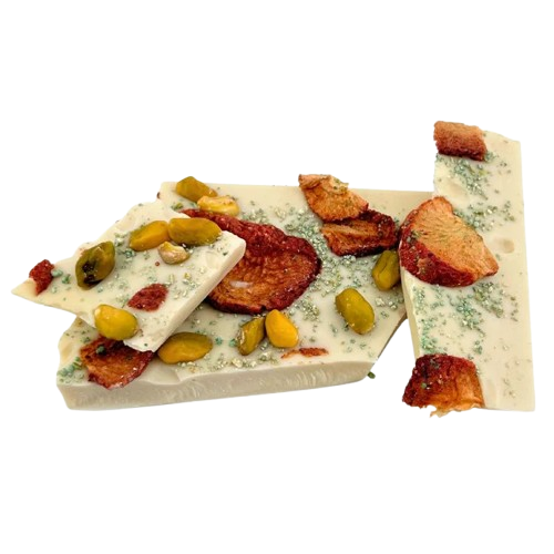 Barritas rotas de chocolate blanco con fresas y pistachos